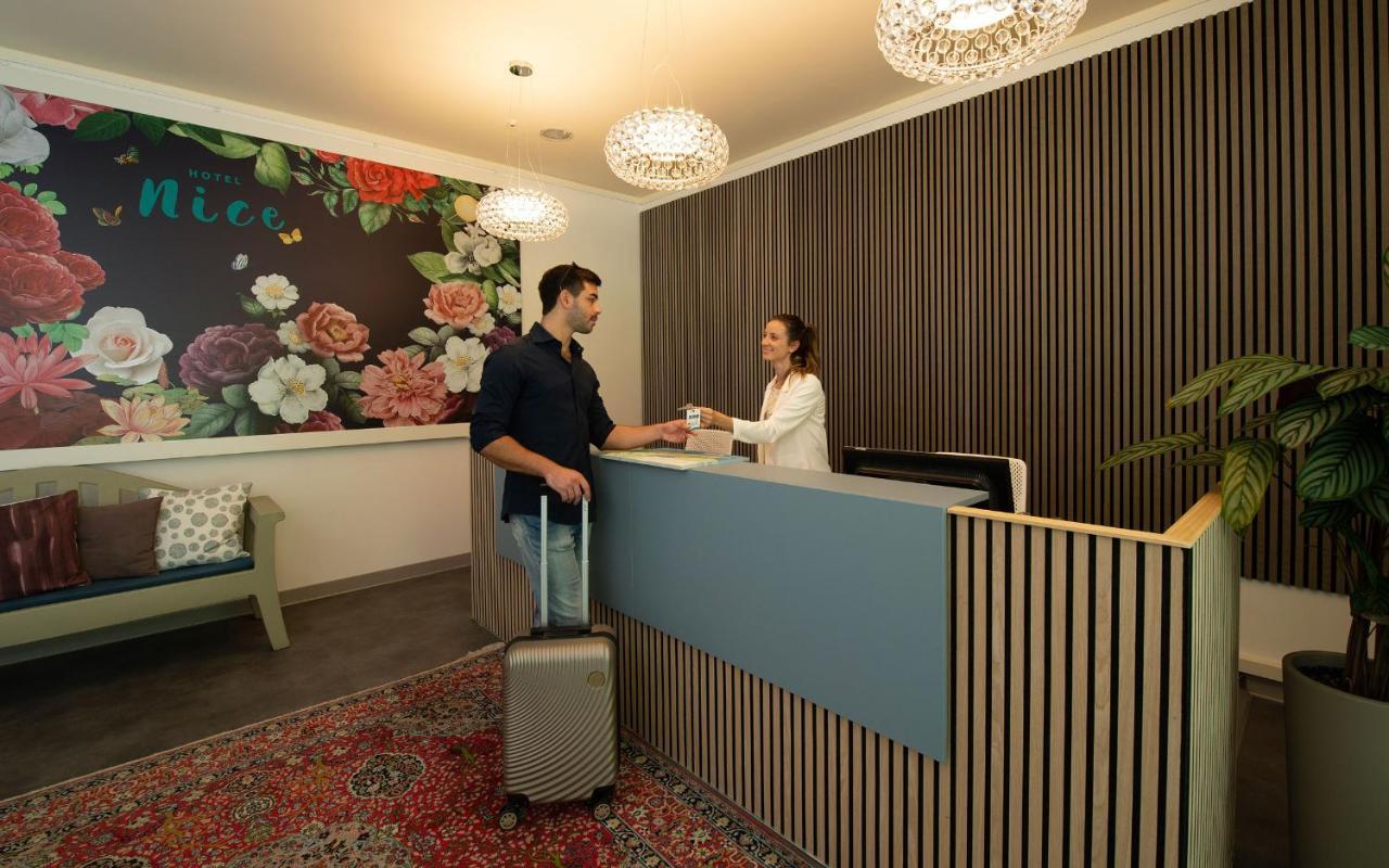 Nice Hotel Bibione Buitenkant foto