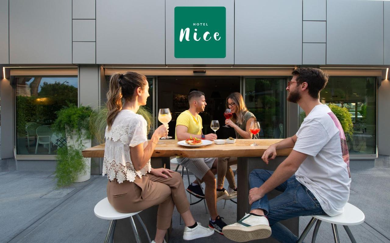 Nice Hotel Bibione Buitenkant foto