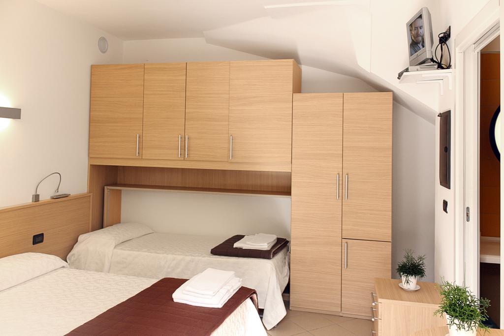Nice Hotel Bibione Buitenkant foto