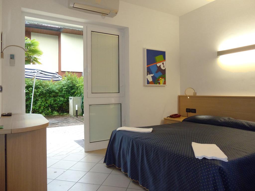 Nice Hotel Bibione Buitenkant foto