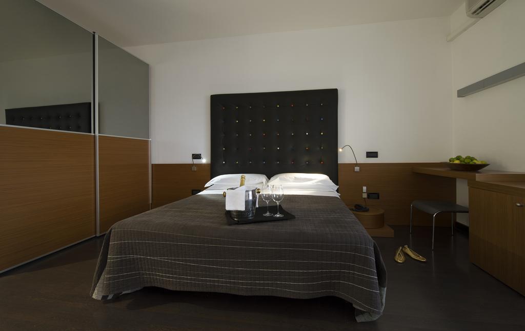 Nice Hotel Bibione Buitenkant foto