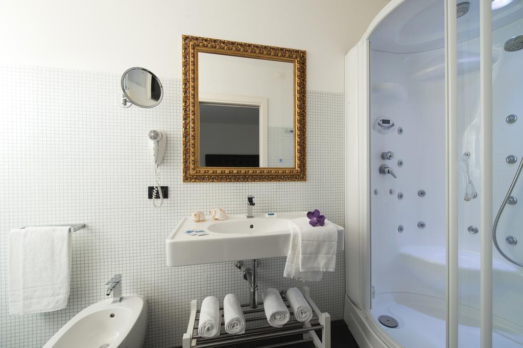 Nice Hotel Bibione Buitenkant foto
