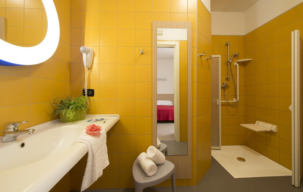 Nice Hotel Bibione Buitenkant foto