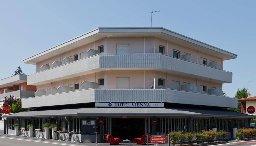 Nice Hotel Bibione Buitenkant foto