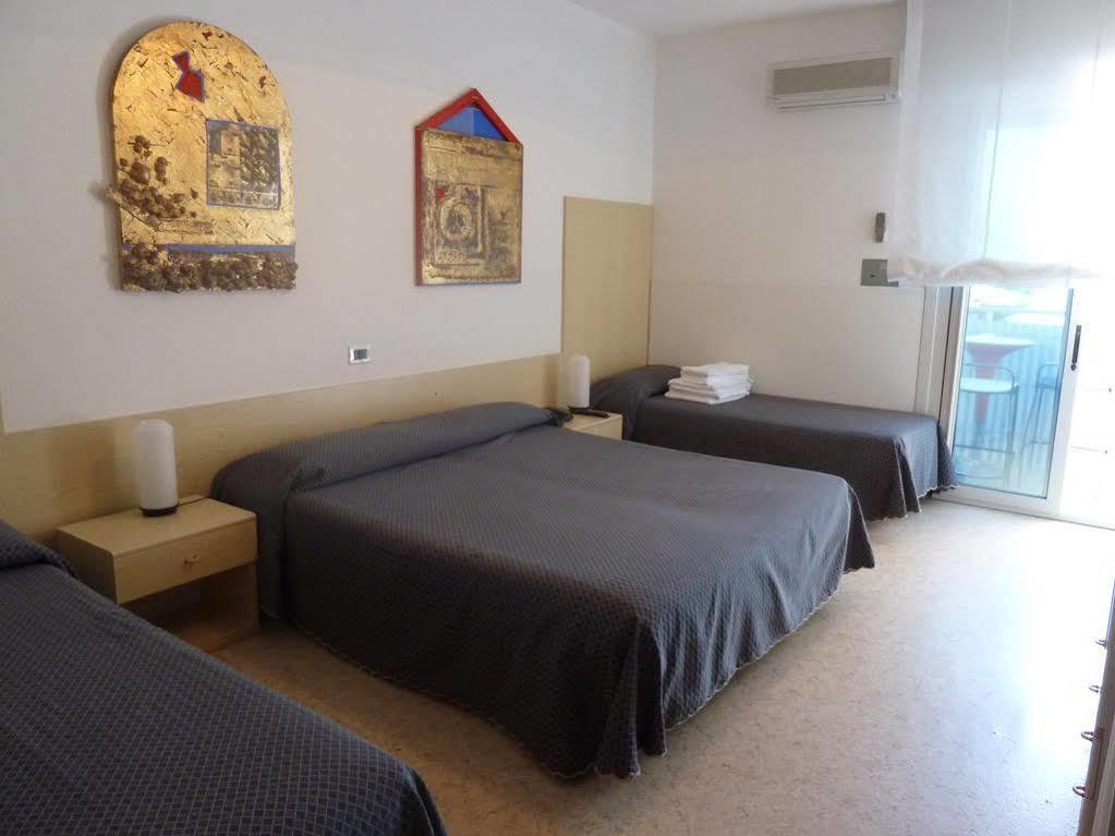 Nice Hotel Bibione Buitenkant foto