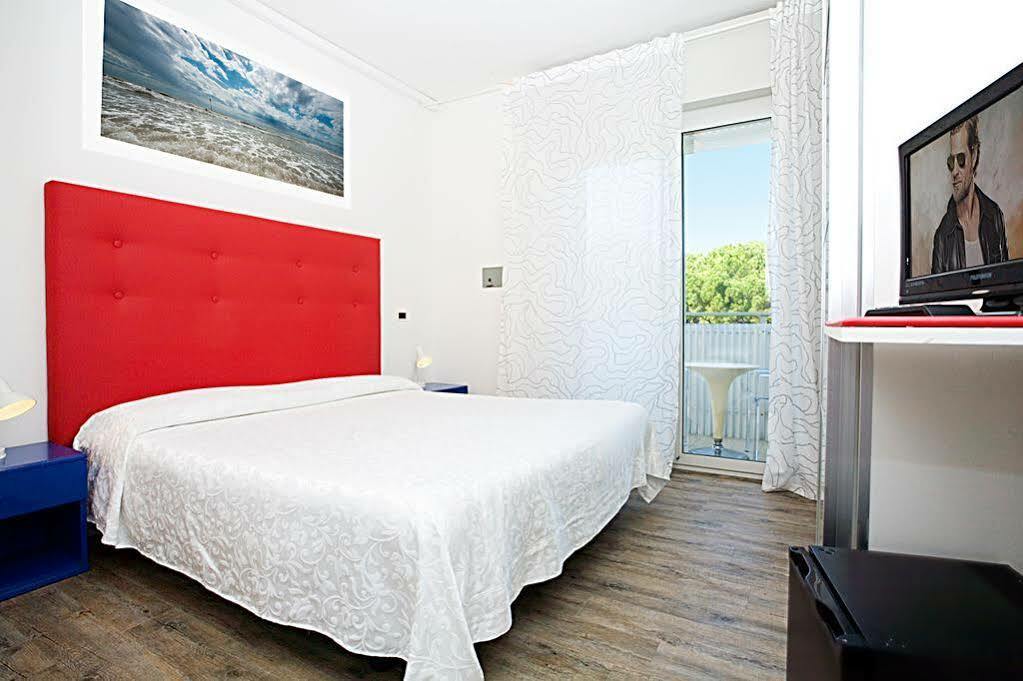 Nice Hotel Bibione Buitenkant foto